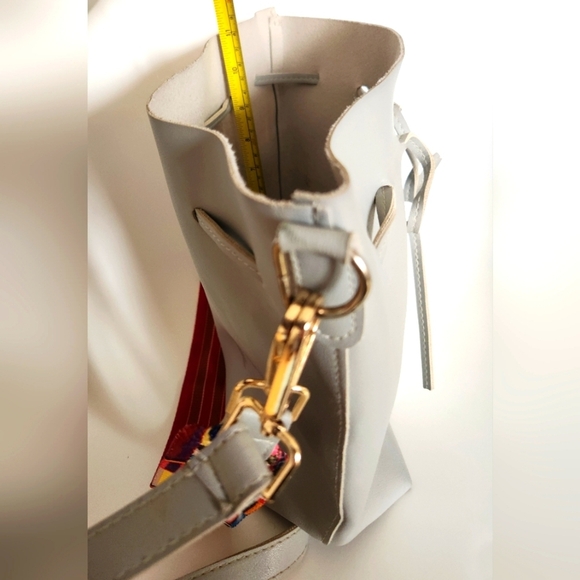 Stylish Gray Bucket Bag with Colorful Strap - Picture 7 of 7